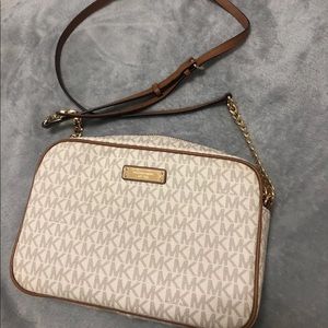 Michael Kors messenger crossbody bag medium